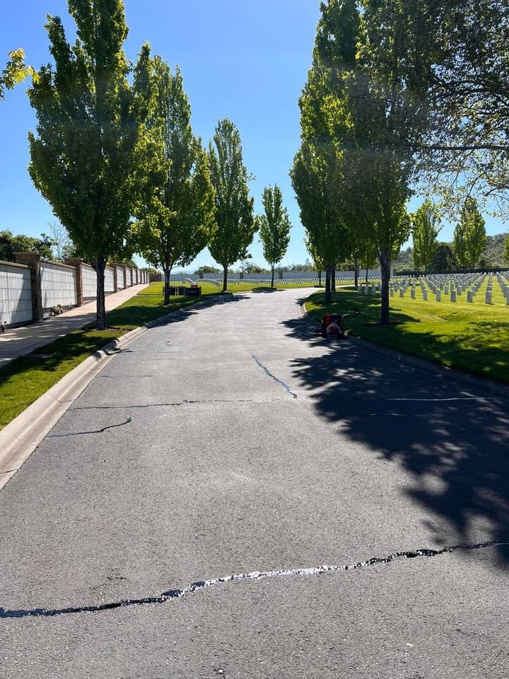 Finished asphalt driveway in Southern Oregon